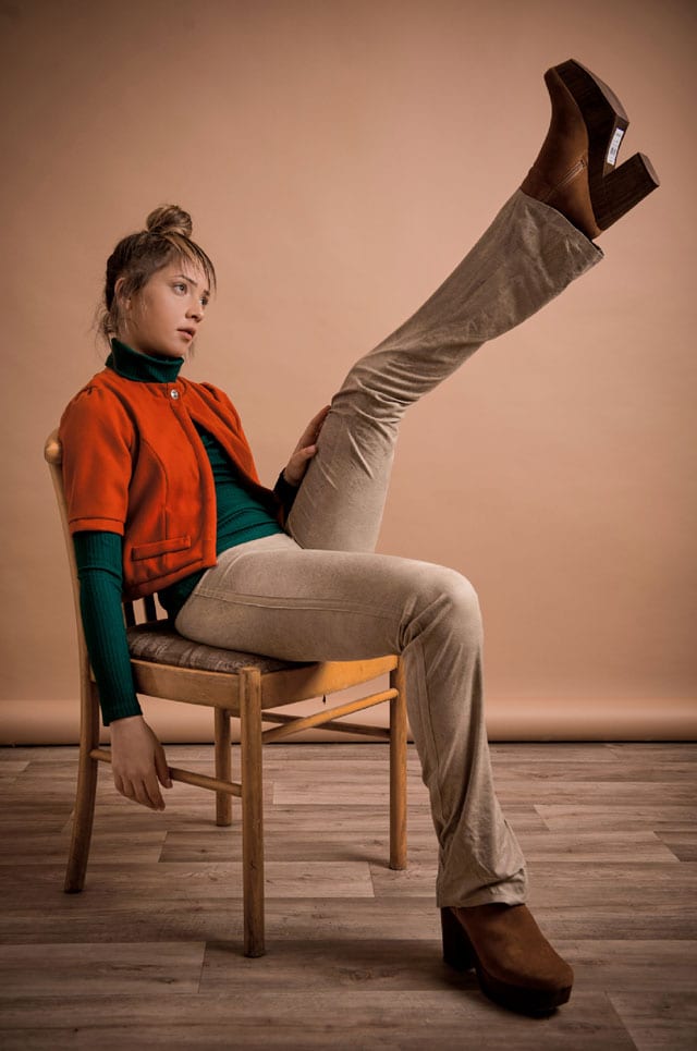 ז'קט: הדרה, מכנסיים: אליאנה-לגילדת המעצבים, חולצה ונעליים: קסטרו  - צילום: מני פל - Fashion -  Israel - מגזין אופנה - 10