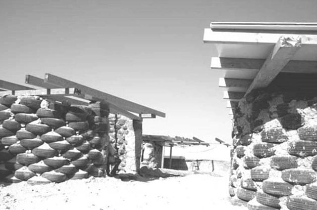 מגזין אמנות: תערוכה חדשה במוזיאון מוניו גיתאי וינרויב לאדריכלות: מבנה בית הספר הבדואי ח'אן אל-אחמר-1