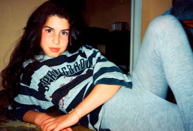 אופנה-Young Amy, courtesy of Jewish Museum London and Winehouse Family-אופנה