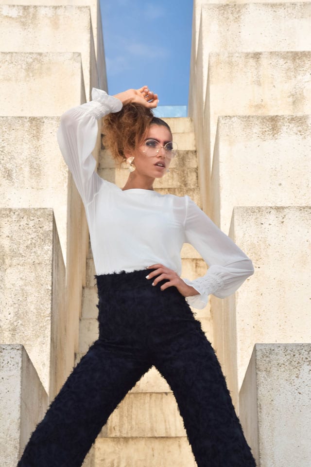 מכנסיים וחולצה zara, משקפיים ועגילים: roza - Fashion Israel - מגזין אופנה