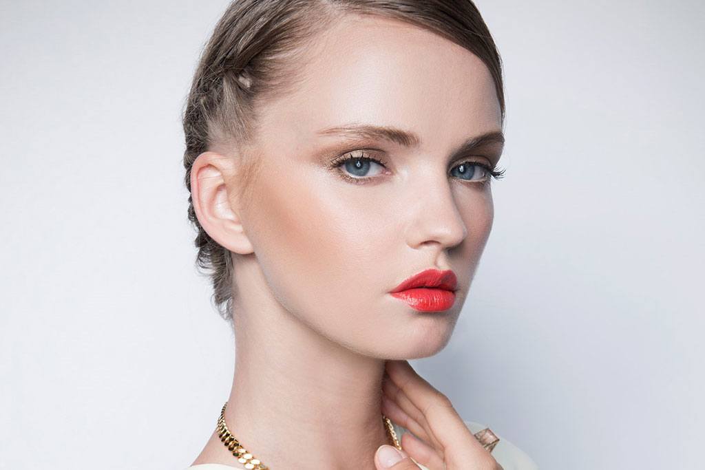 הדוגמנית דינה קוזלובסקה מקטלוג בר עיצוב השיער FANBAR - אופנה - מגזין - אופנה