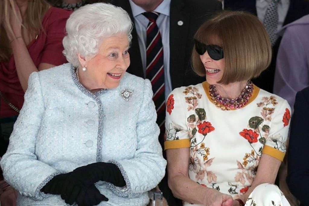 אנה וינטור ומלכת אנגליה אליזבת ה-2 בשבוע האופנה בלונדון 2018. צילום: אינסטגרם - 1