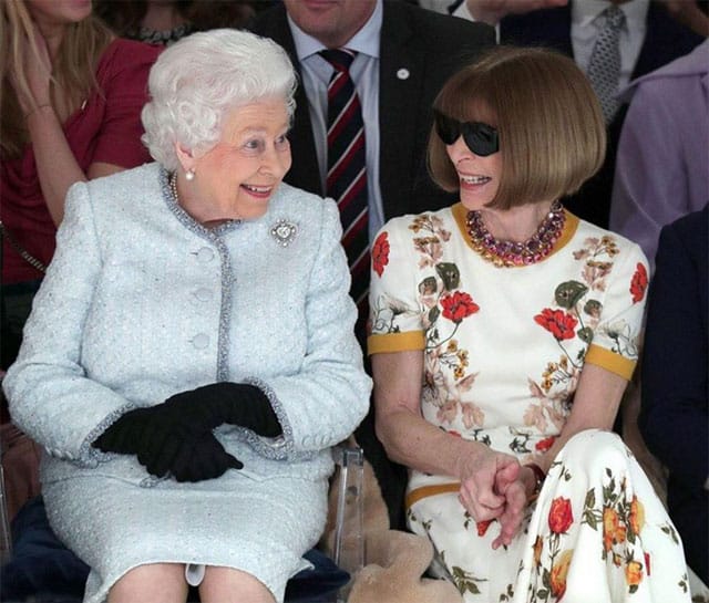 אנה וינטור ומלכת אנגליה אליזבת ה-2 בשבוע האופנה בלונדון 2018. צילום: אינסטגרם