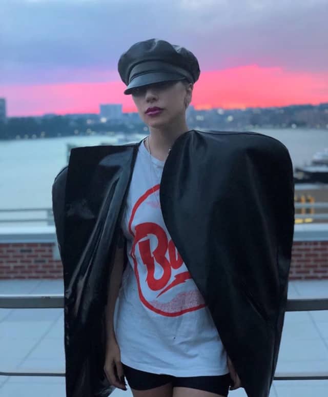 ליידי גאגא לובשת אלון ליבנה יולי 2018. צילום: יח״צ חו״ל