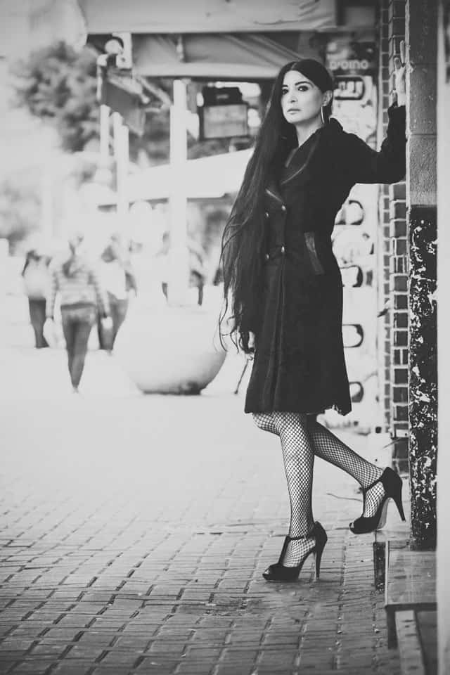מאיה אושרי כהן, אופנת וינטג׳. צילום: גנדי צודיק - מעיל קלאסי משנות ה-20. להשיג בג'יפסיז
