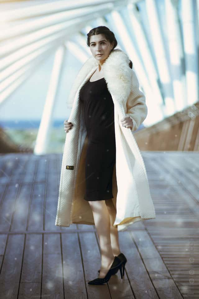 מאיה אושרי כהן, אופנת וינטג׳. צילום: גנדי צודיק - מעיל צמר משנות ה-60. להשיג ב"שנייה אחת"