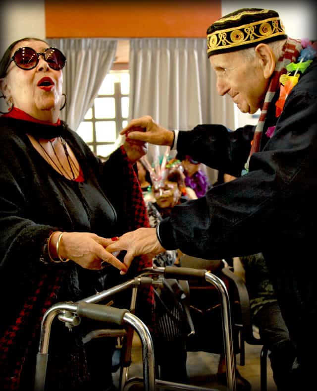 פורים 2018. צילומי מסיבת פורים של קשישים במרכז גונדה. צילום: יונתן אזולאי - 11