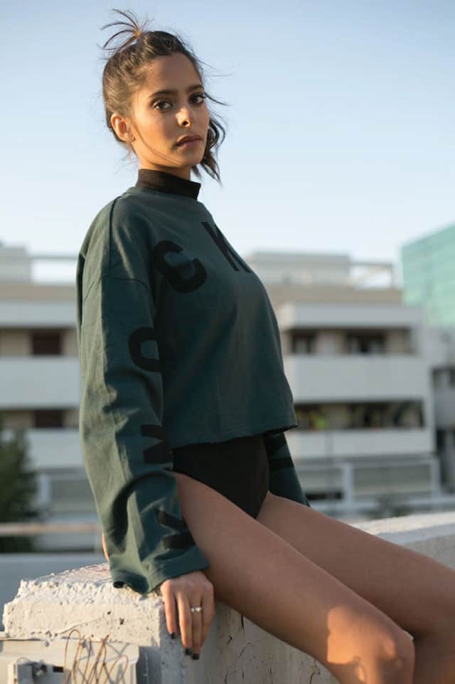 בתמונה: חולצה של H&M, בגד גוף ונעליים של זארה, תיק של אלדו. סטיילינג ומודליסטית: ניצן אברהם, צילום: תמיר מוש -3