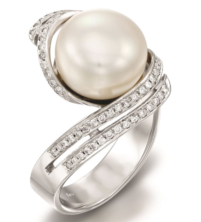 רויאלטי טבעת זהב לבן ופנינה החל מ-8570 שח, efifo, צילום יחצ