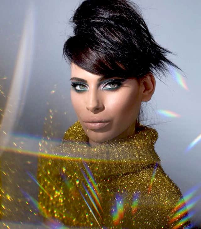 רומי אברג׳יל. סוודר: H&M, איפור ועיצוב שיער: מאי לי, צילום: Eirad Netzer, סטיילינג: אופיר מילר - Fashion Israel - מגזין אופנה של ישראל -5