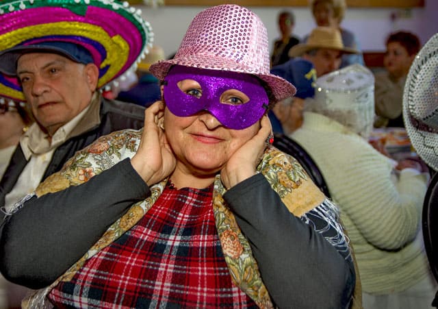 פורים 2018: מסיבת תחפושות של קשישים משכונת עזרא ומשכונת התקווה. צילום: מיטל אזולאי - 13