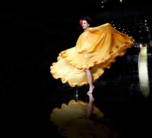  רונית אלקבץ בשמלה בעיצוב אלבר אלבז בשבוע האופנה גינדי 2015 GINDI TLV Fashion Week בקניון האופנה TLV . צילום: גיל חיון