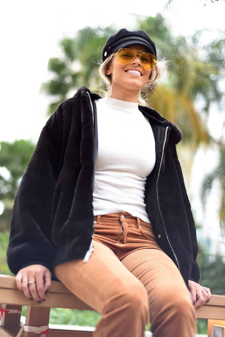 מכנסיים ומעיל: זארה, חולצה: Bershka, כובע: NEXT - הודיה פיינגולד צילום לימור יערי - Fashion Israel - מגזין אופנה