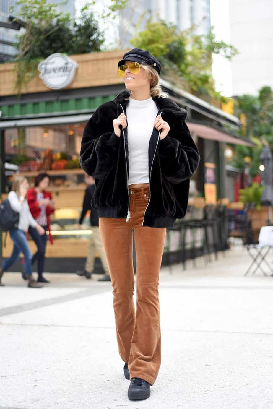 Fashion Israel - מגזין אופנה - מכנסיים ומעיל: זארה, חולצה: Bershka, כובע: NEXT, נעליים: SKECHERS
