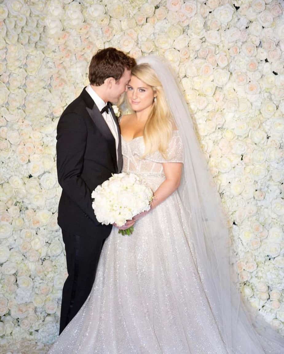מייגן טריינור מתחתנת עם שמלת כלה של המעצבת ברטה. צילום: יח״צ חו״ל 