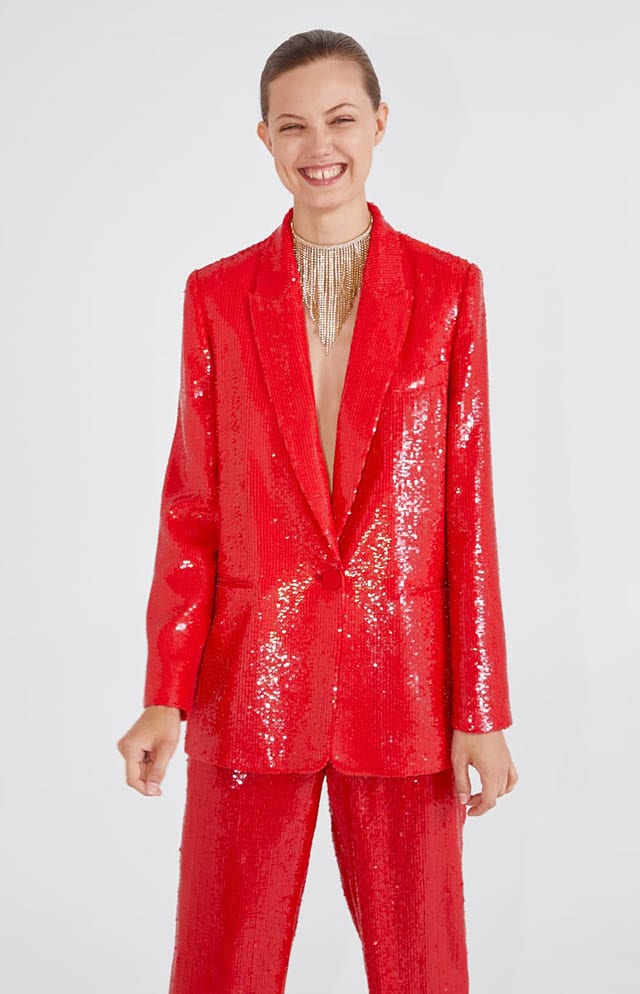 חליפה נוצצת אדומה של  ZARA  מכנס מחיר סייל:169.90 ₪ בלייזר מחיר סייל 369.90 ₪ 
