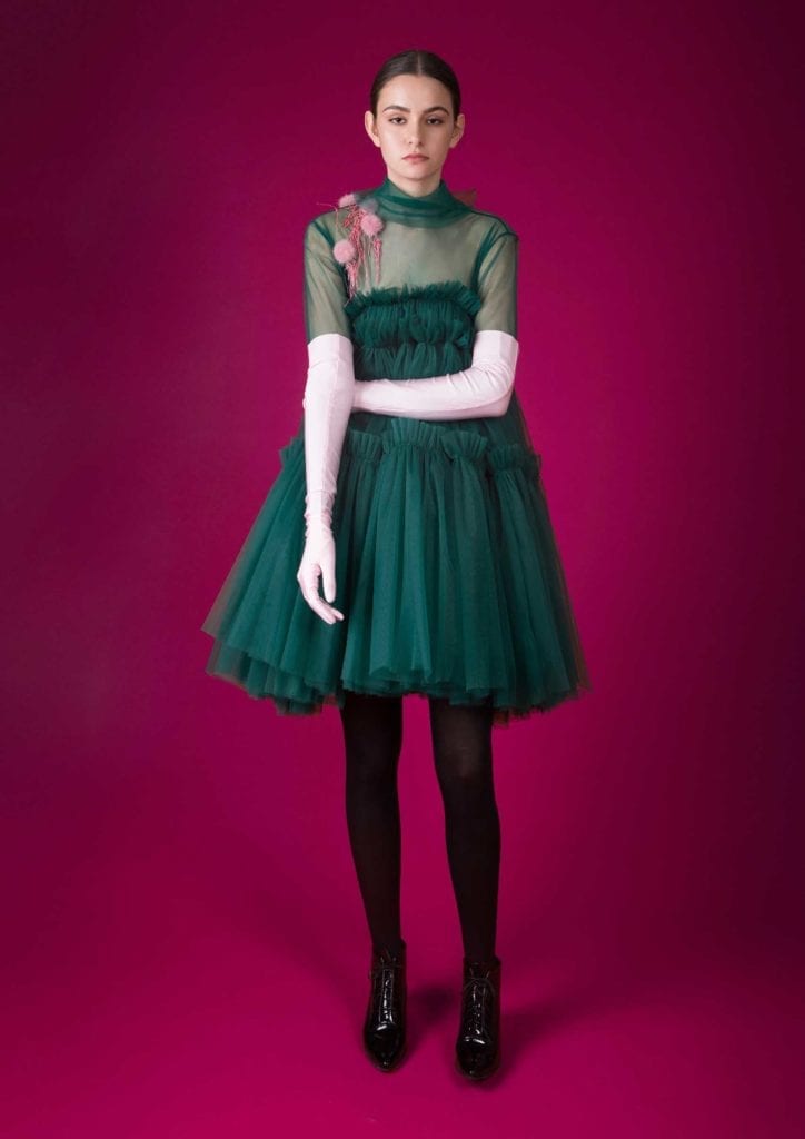 שמלה ירוקה- קרן מור-שחר אבנט- כתבות אופנה