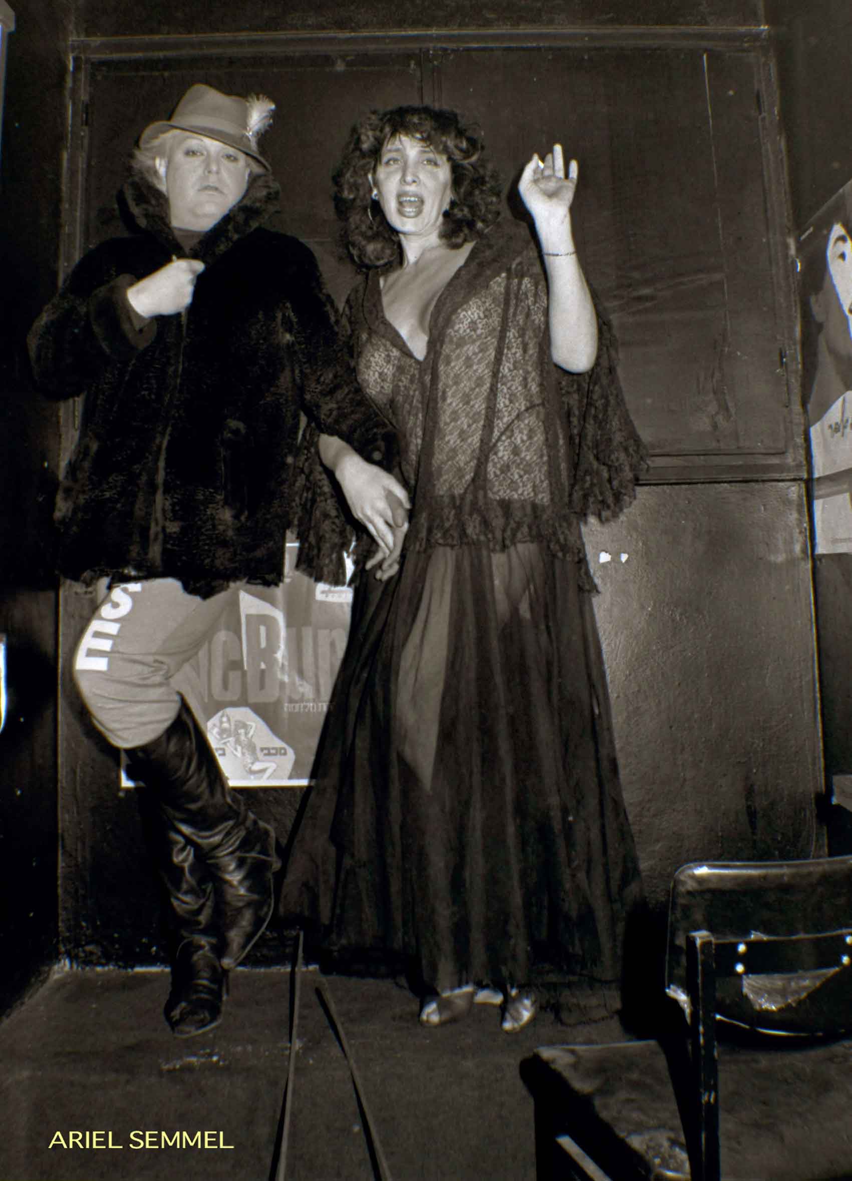 גילה-גולדשטיין-וזלמן-שושי-בקולנוע-דן-בתל-אביב---1984-צילום--אריאל-סמל