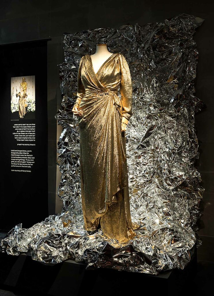 תערוכת אלבר אלבז מפעל החלומות אוצרת יערה קידר מוזיאון העיצוב חולון שמלה של אלבר אלבז למריל סטריפ צלם אלעד שריג - 8