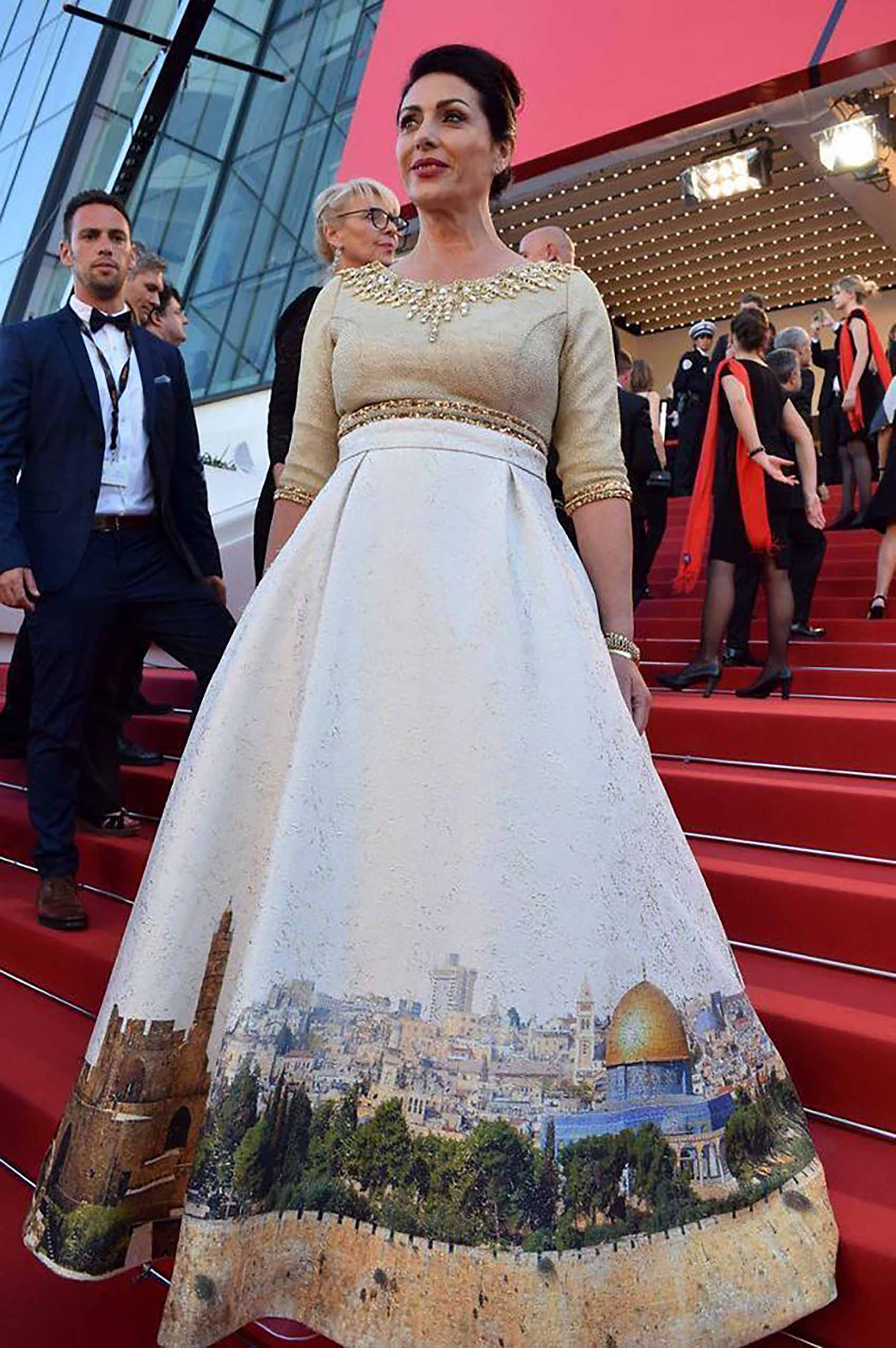 מירי רגב בפסטיבל קאן בשמלה האייקונית של אביעד אריק הרמן. צילום: אלי סבתי -1