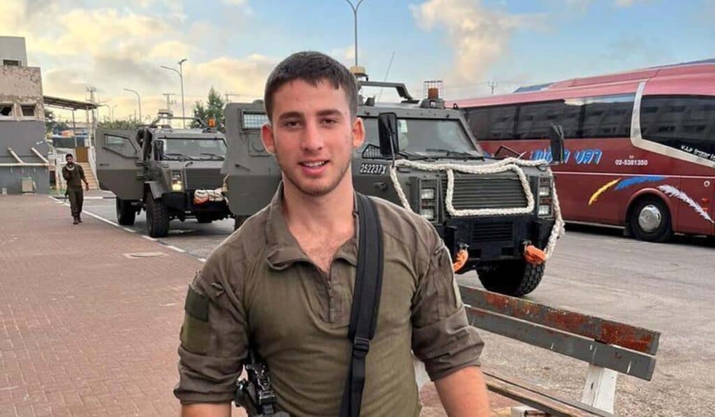המצפן של אמיר: כשהבגדים ממשיכים את הסיפור של רס"ל אמיר פישר ז"ל